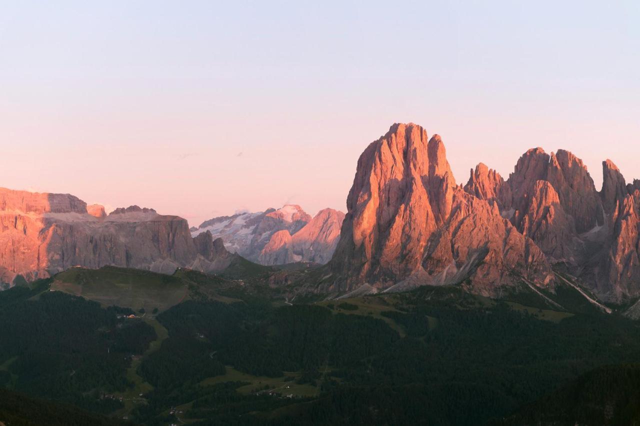 Villa Solinda App Rossini セルヴァ・ディ・ヴァル・ガルデーナ エクステリア 写真